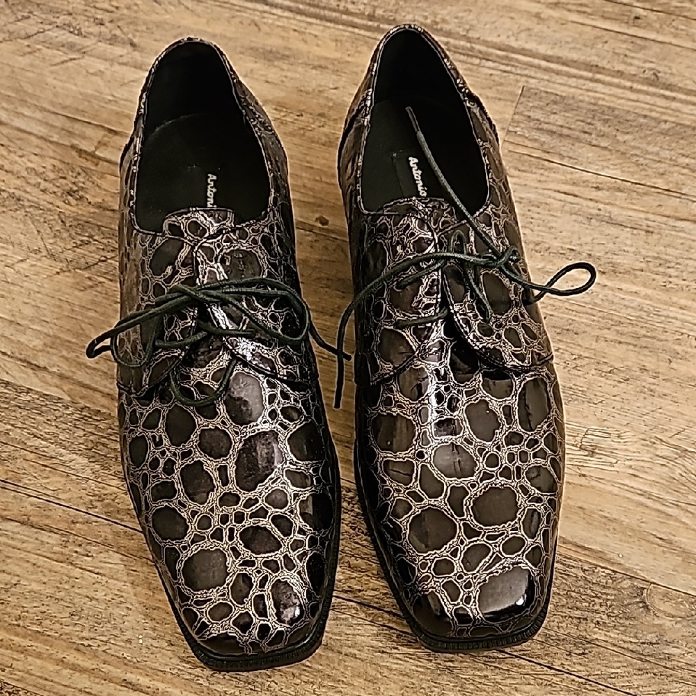 Black Oxfords with Unique Pattern and Laces